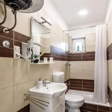 Tango Ii Jacuzzi & Near Beach Трогир