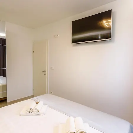 Tango Ii Jacuzzi & Near Beach * Trogir